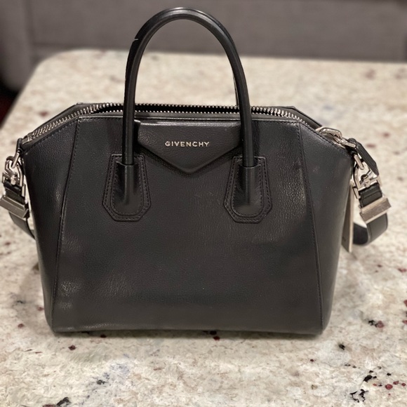 GIVENCHY Medium Antigona Black - Picture 1 of 11